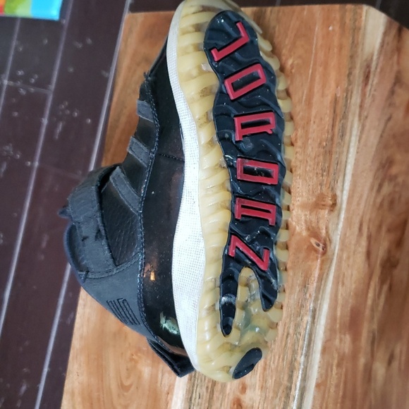 Nike Air Jordan black Toddler shoes. Size 10C. Pre-owned Velcro & elastic close - Picture 7 of 10